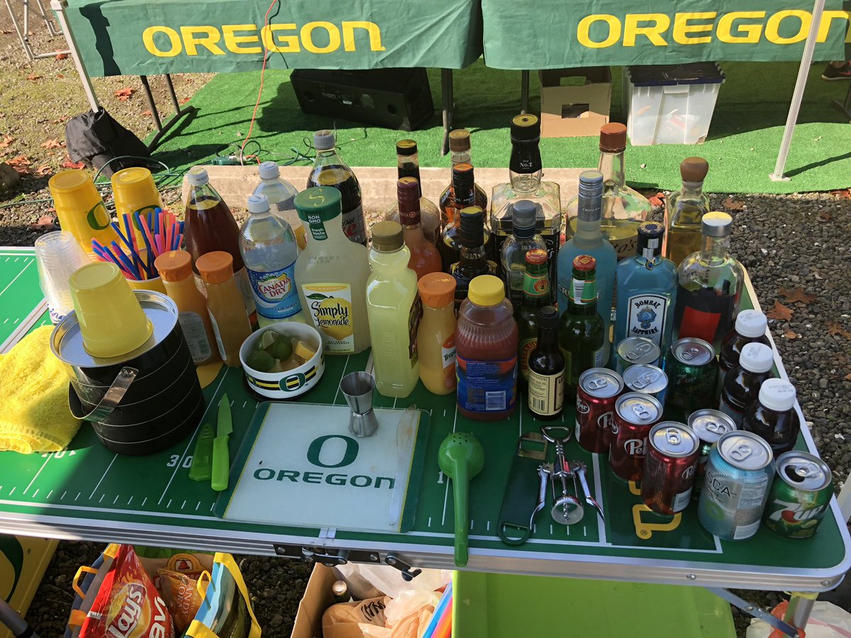 Tailgaters!!! What are you drinking?? @oregonfootball