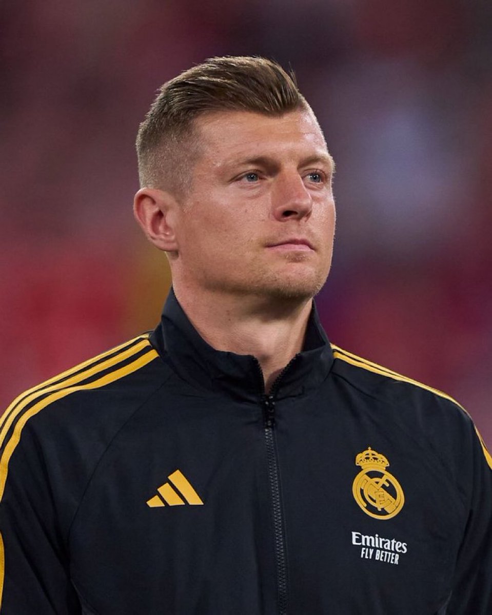 🗣️ Toni Kroos: “We won our game and when Barcelona went 2-1 up, I was going to go home but everyone told me to stay. 5 minutes later they were down 4-2. We were all eating hot dogs. Not leaving was a great decision.”