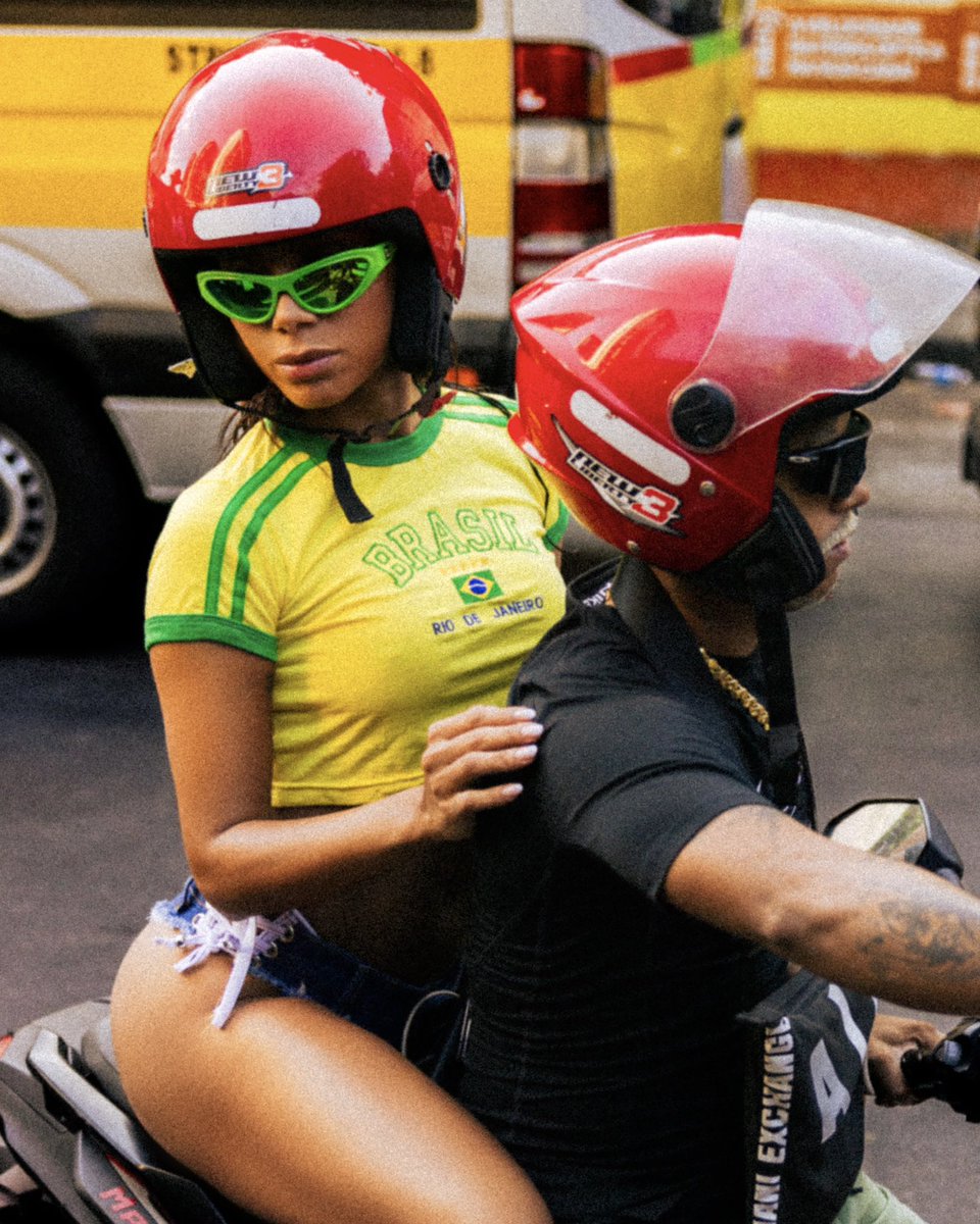 Anitta tweet picture