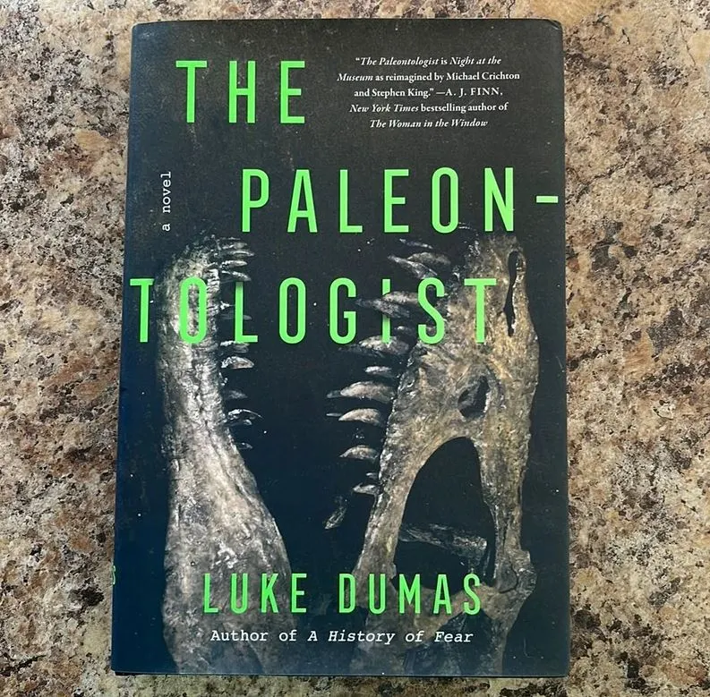 THE PALEONTOLOGIST author @TheNewDumas is 'quite strong at crafting an atmosphere, layering intense descriptions into the prose that insert vivid pictures into your mind.'—@PhenixxG 🔗phenixxgaming.com/2024/05/08/the… 📸@PhenixxG