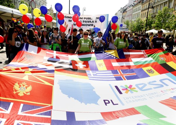 Hoy se celebra #DiadeEuropa para recordar la 'Declaración Schuman' en la que este propuso la creación de una Europa unida con el fin de lograr la paz mundial y que fue la semilla de la Unión Europea. #EFEfototeca