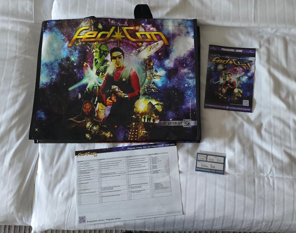 uwe1207's tweet photo. Bin gesund angekommen und auch schon eingecheckt. Außerdem gibt es noch den Termin für nächstes Jahr. 😊🖖 #FedCon32 https://t.co/dRvo9HPj8w