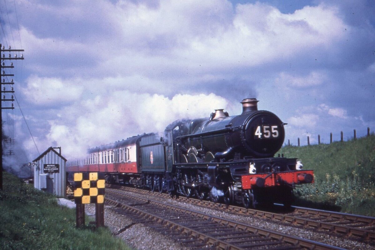 Making good headway near Chippenham in 1953, Bristol Bath Road-allocated 5025 Chirk Castle works the 08.20 Weekday Weston-Super-Mare – Paddington in fine style. 5025 would be withdrawn from 86C Hereford Shed on 13th November 1963 following a brief reprieve from storage at Oxford.