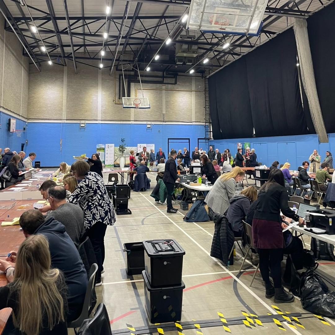 Thank you Thursday!💚 This week we would like to thank our officers, polling clerks and counters, without whom, our local elections wouldn't be possible. Click here to see the local election results.👇 rossendale.gov.uk/elections-voti…