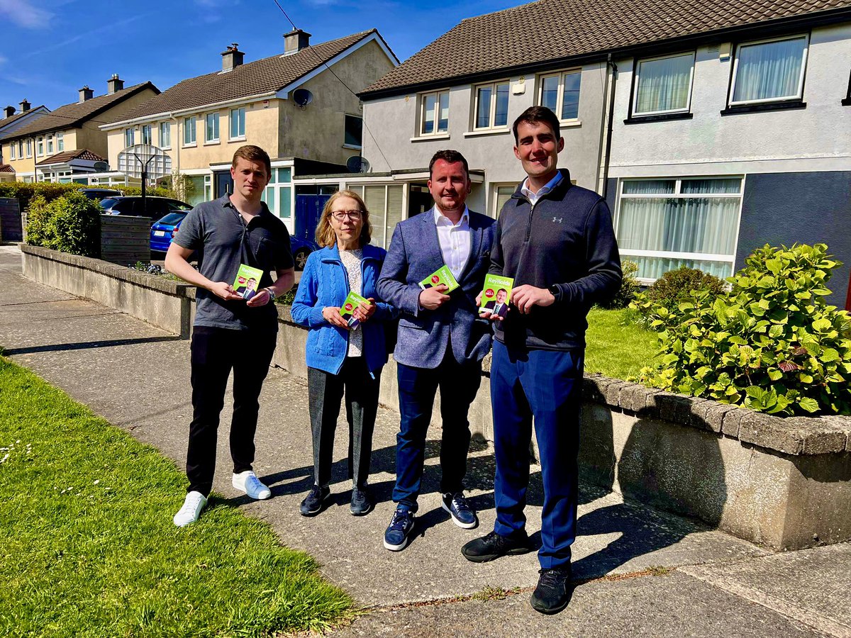 The sun ☀️was out for @MickReynoldsFF today on a canvass in Blackrock . Great to have a young, energetic candidate committed to delivering key priorities for local residents including housing, supporting local business & improved facilities for sports clubs.