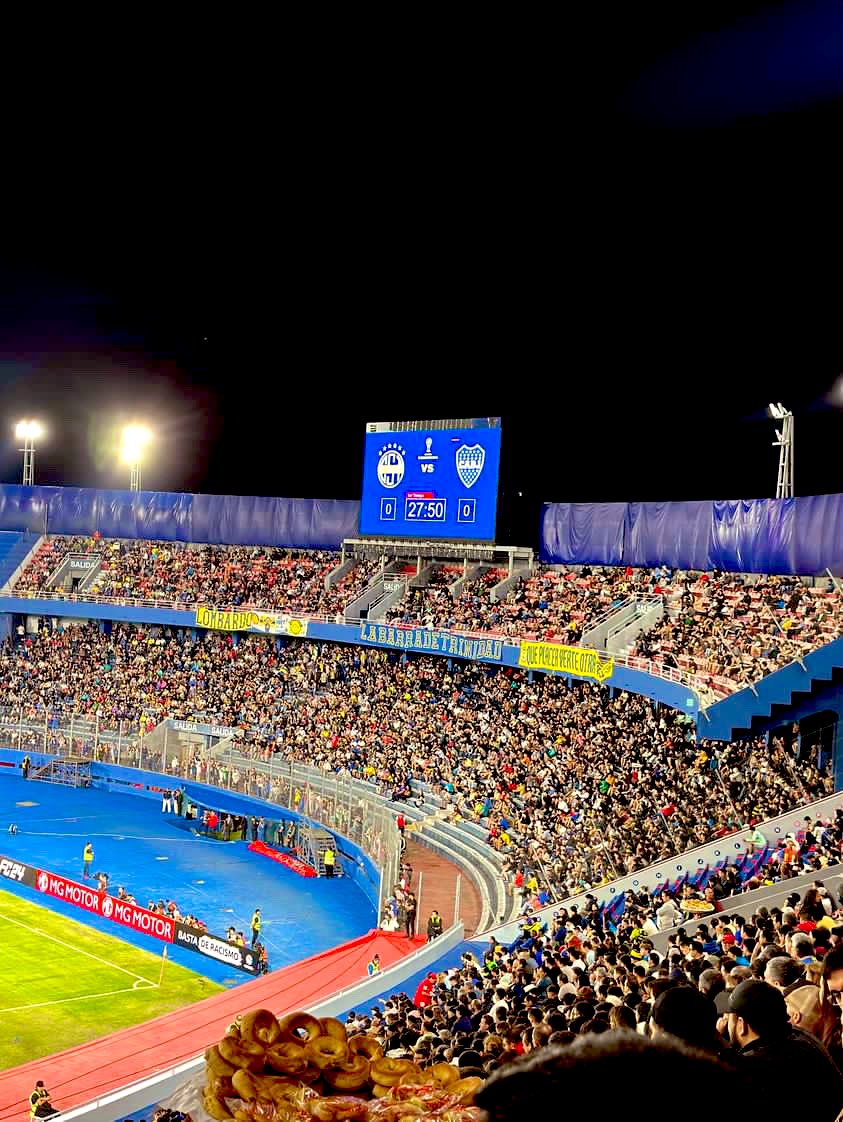 Esta imagen representa mucho más de lo que soñamos cuando empezamos este hermoso y desafiante viaje! 

MUCHÍSIMAS GRACIAS a todos los que ayer fueron a demostrarle su apoyo a este aguerrido equipo paraguayo de barrio que se animó a enfrentar a gigantes de la forma en la que