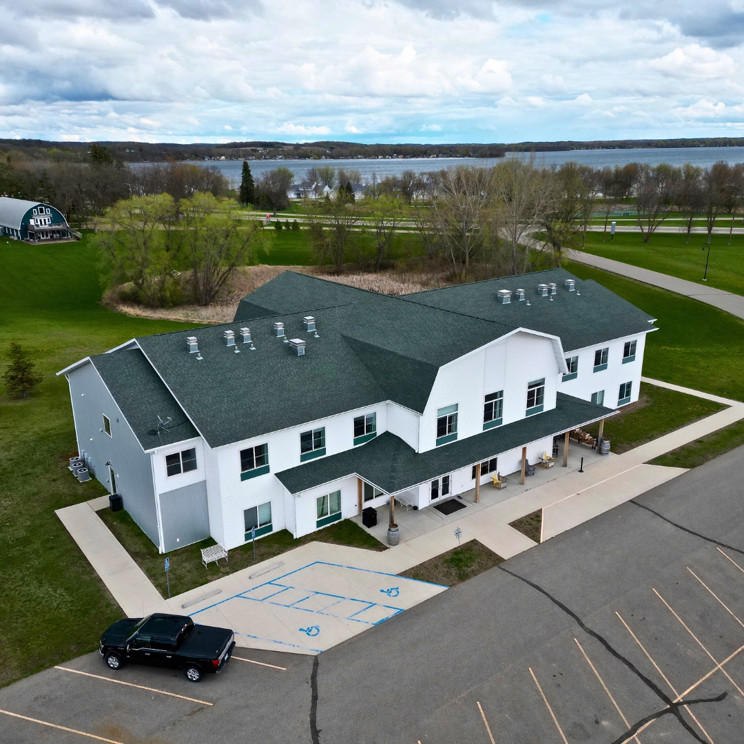 If u are looking for a place to stay in @OtterTailCoMN u otter check out @LakesInn The rooms are awesome and there are tons of lakes nearby. They are running a 20% off special May 10-31. lakesinndunvilla.com 
#vacation #onlyinmn #findyourinnerotter