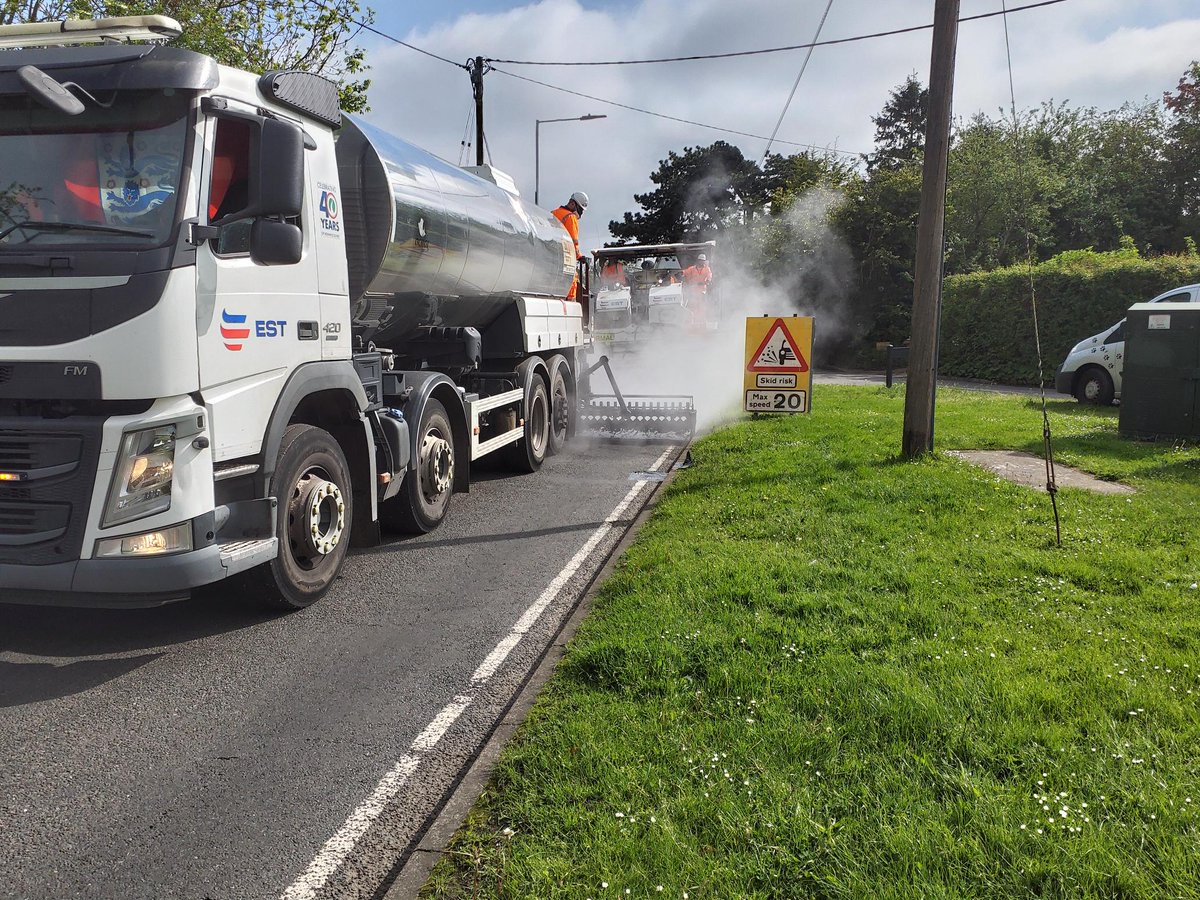 It’s been a busy day for surface dressing today, 35,000m2 of surface has been treated which is about 8.6 acres. Please stick to 20mph while the signs are up. We roll stones in, then sweep the remaining later. You can view the surfacing map here: bit.ly/EHSurfacing