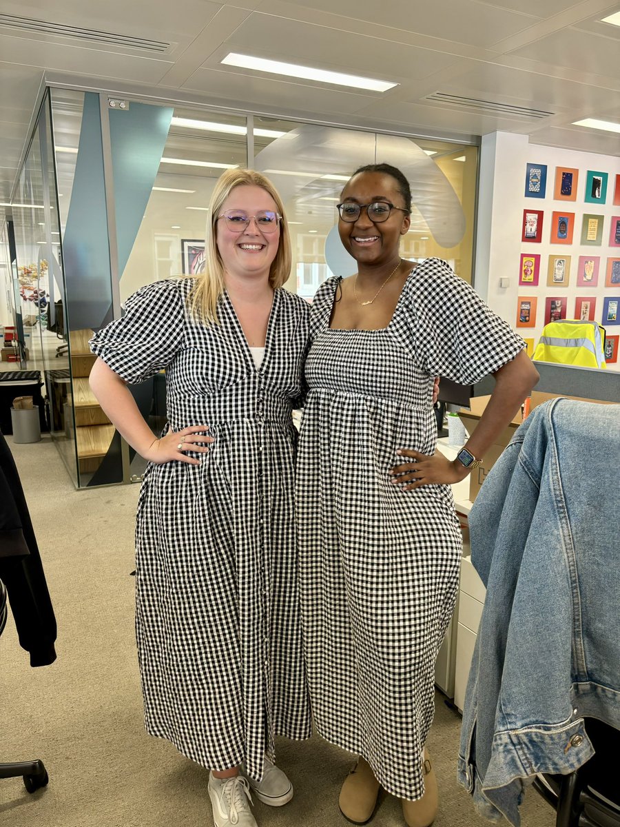 Oh to be publishing gals in matching gingham dresses 🖤🤍 <a href="/_frankiebanks/">Frankie</a>