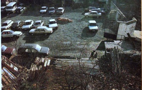 Latife Hanım'ın Ayaspaşa'daki konağı. İkinci derece tarihi eser sayıldığı için 1989 yılında yıktırılmış yerine otopark yapılmıştır.