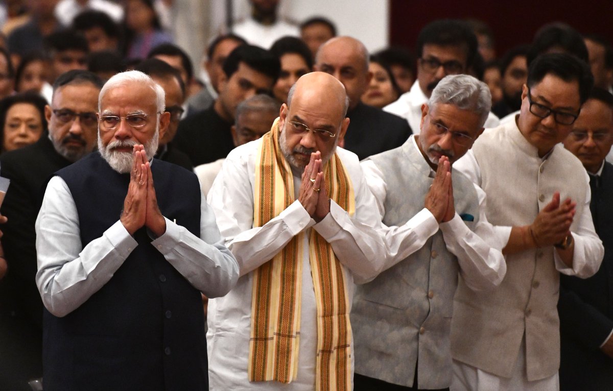 President Droupadi Murmu was greeted by Prime Minister Narendra Modi and Union Home Minister Amit Shah during the second civil investiture ceremony of the Padma Awards 2024 at Rashtrapati Bhavan, in New Delhi on Thursday. UNI/Prem Singh