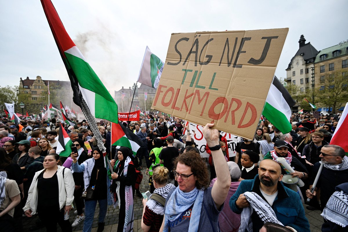 ACTUALIZACIÓN | La protesta en el centro de Malmö contra la participación de Israel en Eurovisión y reclamando un algo en fuego en Gaza ha congregado a centenares de personas, según informa Reuters desde la capital de Suecia tinyurl.com/yeyrwhr7