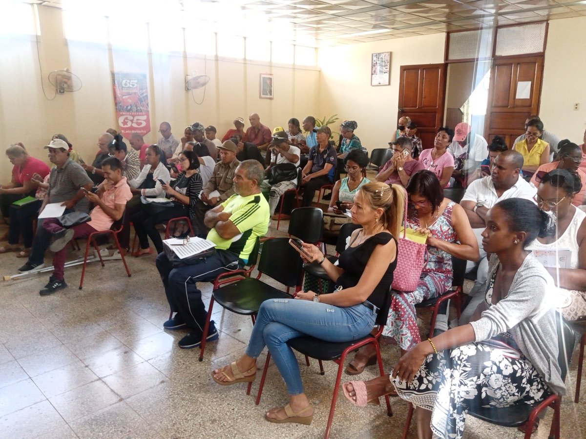 Oportuno y excelente seminario sobre las Redes Públicas Digitales en el municipio de Bolivia. #Cuba #LatirAvileño #BoliviaXSiempre