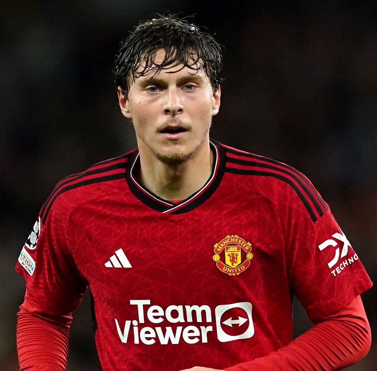 Manchester United have put Victor Lindelöf up for sale. 
 [@alex_crook, @talkSPORT]

What are your thoughts on this? 🤔 💭