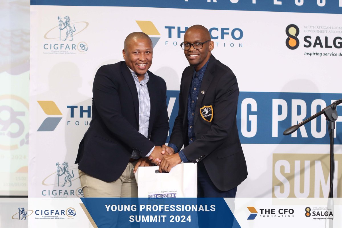 @saica_za was represented by Mr. Msizi Gwala who turned the session into an interactive one as he presented on SAICA’s Competency Framework in the VUCA World with some prize giveaways to active participants in the hall Sharing insights on Personal values & attitude #CIGFAROKZN