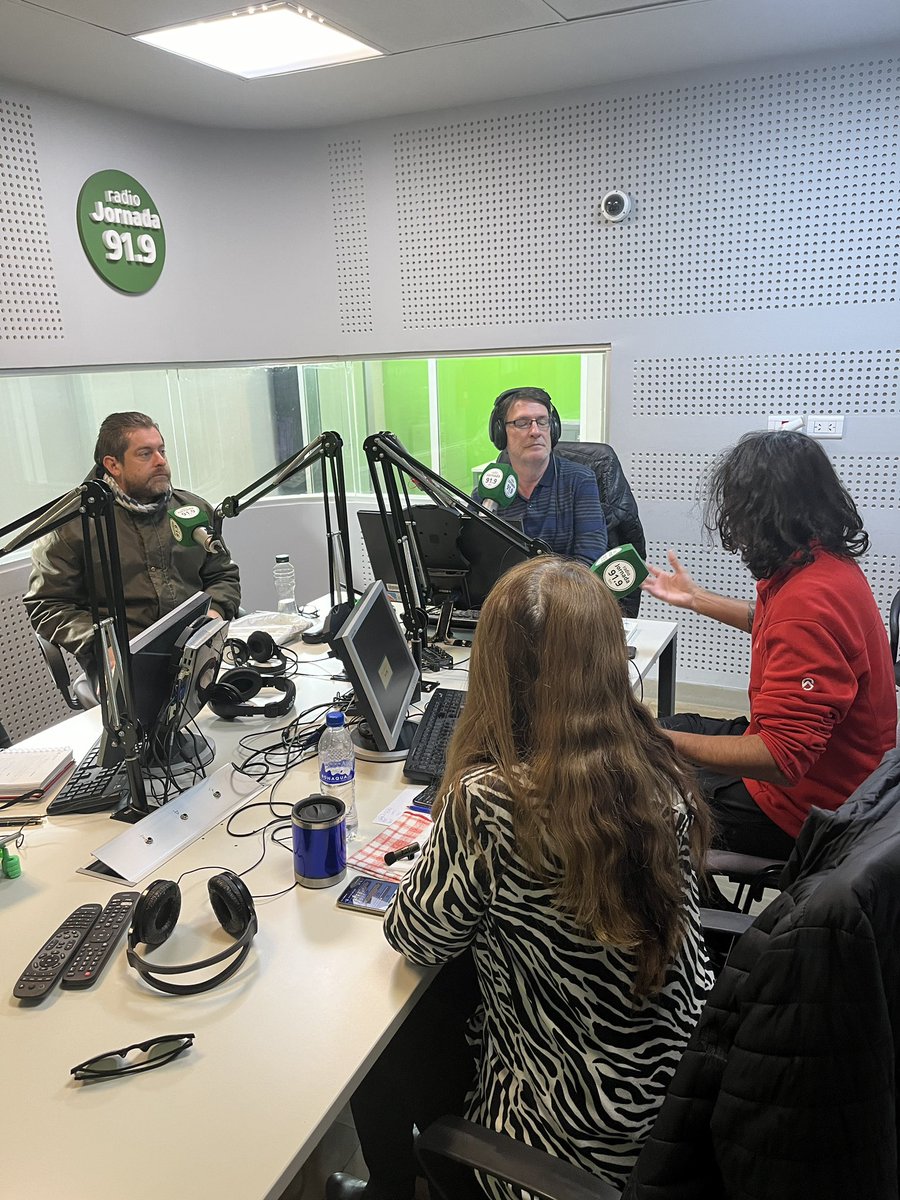 Al aire | #Entrevista el equipo de #LadoA charla en el estudio con los integrantes de RUNAWAY Pablo Sánchez (vocalista) y Juan Pablo Staiti (guitarrista)