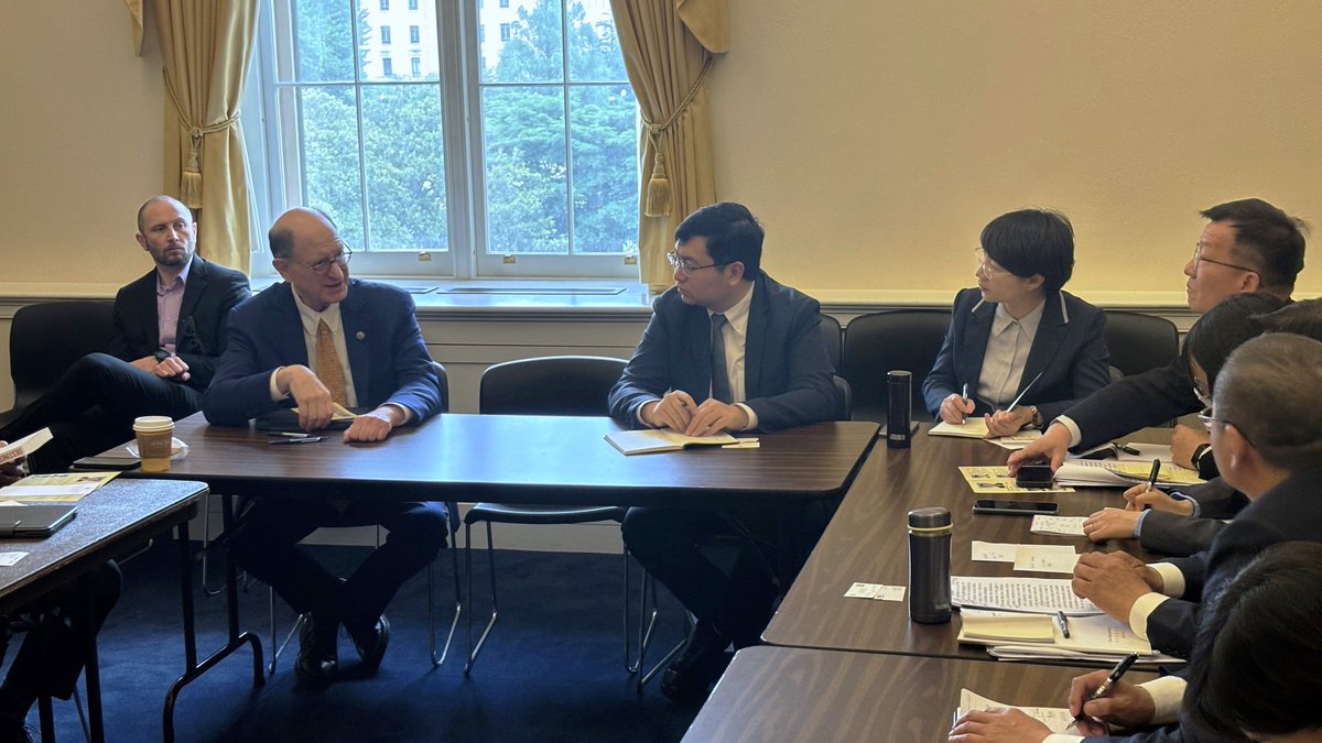 Today, I met with a delegation from #China’s National People’s Congress to underscore the urgent need for correcting the U.S.'s trade deficit with China. I've introduced several bills to stop subsidizing U.S. investment in China until China treats American businesses fairly.
