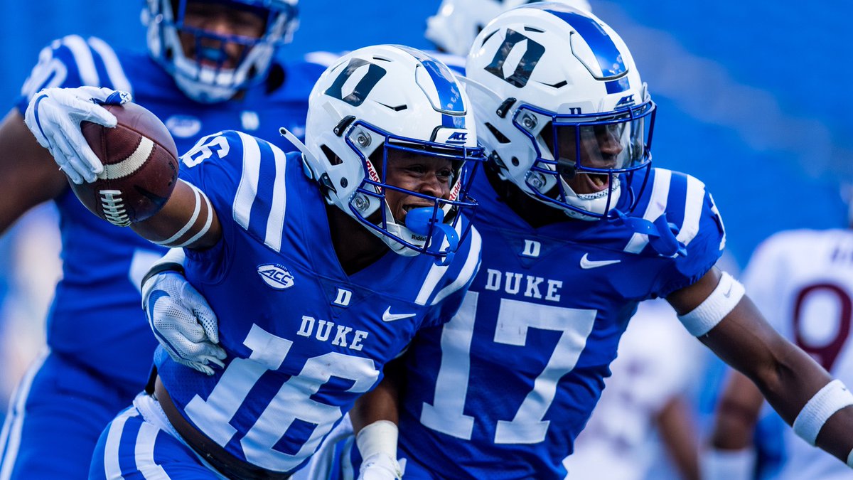 #AGTG After talks with @JeffNorrid1 I am blessed to receive my 21st D1 offer from @DukeFOOTBALL .Thank you to the whole coaching staff for the opportunity! @Coach_MannyDiaz @samspiegs @ChadSimmons_ @MikeRoach247 @adamgorney @TheUCReport #BleedBlue