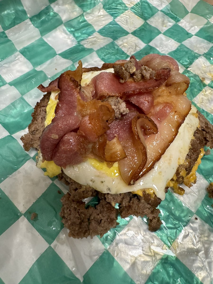 EmanBotl's tweet photo. Todays lunch courtesy of a local joint called #properburger #sodamngood https://t.co/1hV05E0JyF