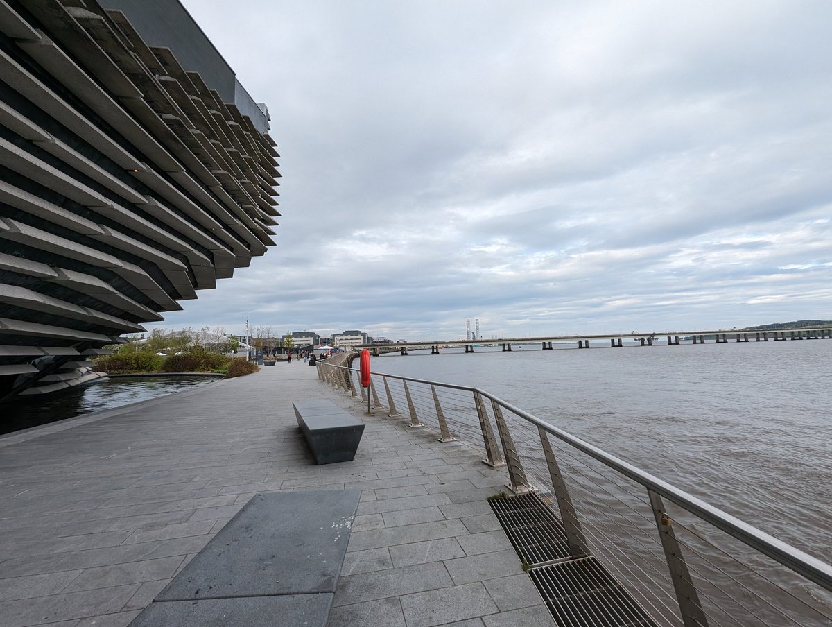 Fantastic day of learning in Dundee <a href="/DundeeSciCentre/">DundeeScienceCentre</a> with the <a href="/AppleEDU/">Apple Education</a> crew! And super to catch up with <a href="/gems_sand/">Gemma Sanderson</a> <a href="/jimmclean1/">Jim McLean</a> <a href="/pammcdowall/">Pam McDowall</a> 💻✅🥰 A good opportunity to think about the impact of devices in classrooms and how that might be measured 🌟