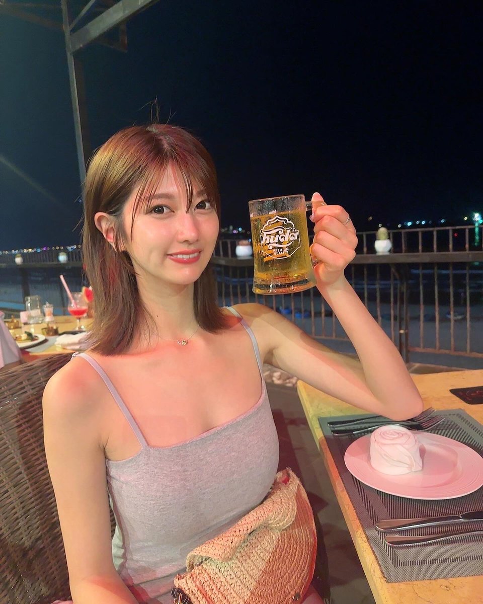 takiyama_akane's tweet photo. また一つ大人になりましたー！🎂

今年もお仕事に全力投球で頑張ります！
周りの皆さんへの感謝も忘れずに。
今年も一年宜しくお願いします✨

いいねとRTでお祝いお待ちしてます😉 https://t.co/uHpPBqrUAD