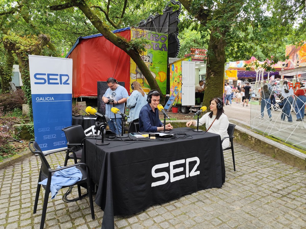 Hoxe sumámonos ao programa especial da #Ascensión de <a href="/SerGalicia/">Cadena SER Galicia</a> dende a Alameda compostelá coa participación de Lupe Señarís de <a href="/MapoulaPr/">Mapoula P.R. Boutique</a>. Grazas pola invitación <a href="/icainzos93/">Íñigo Caínzos Achirica</a> 
#hostalaríacompostelá