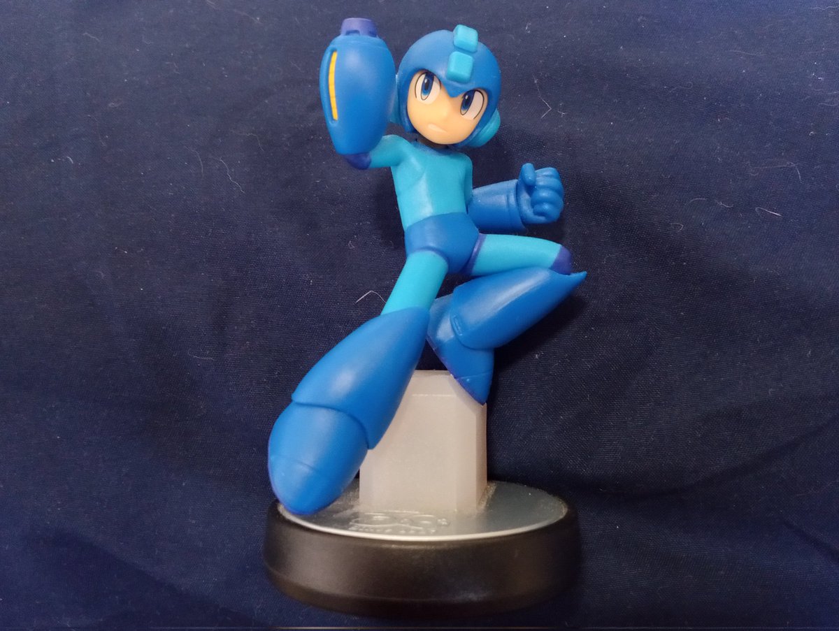 For day 9 of the #MegaMayChallenge, here's 2/3 of the Mega Man amiibo figures! Love the sculpt on the MM11 one, but the Smash one has the much nicer paint job. Never been a big fan of the Smash design though.

@MegaManWorld