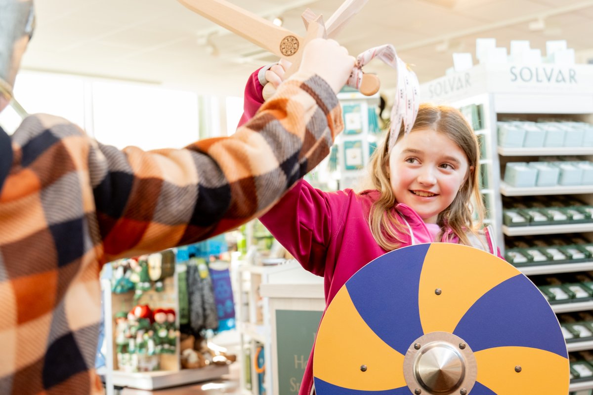 Find the perfect gift for any occasion at the King John's Castle Gift Shop! 🎁🛡️ Open seven days a week from 9:30am to 6pm. Admission tickets are not required to enter the Gift Shop or Café. #KingJohnsCastle #DiscoverLimerick #GatewayCity #GiftShop