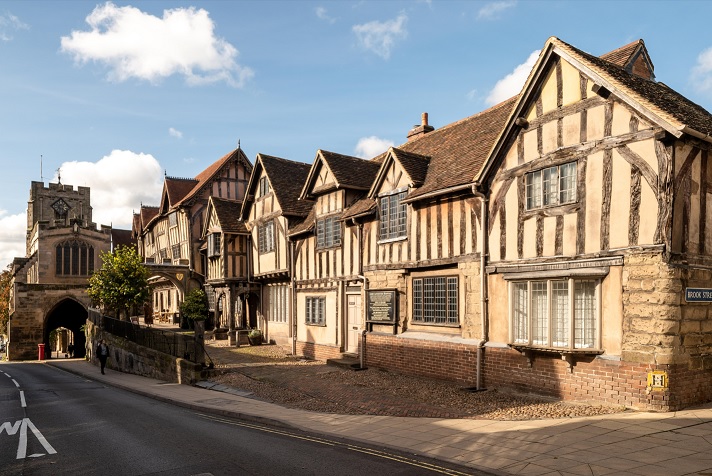 There are still places available for our tour of @LordLeycester, #Warwick, to include a talk by the current Master, Dr. Heidi Meyer, and afternoon tea, on Saturday 18th May. Click on the link to grab the last remaining tickets: tinyurl.com/ydtn2xfk