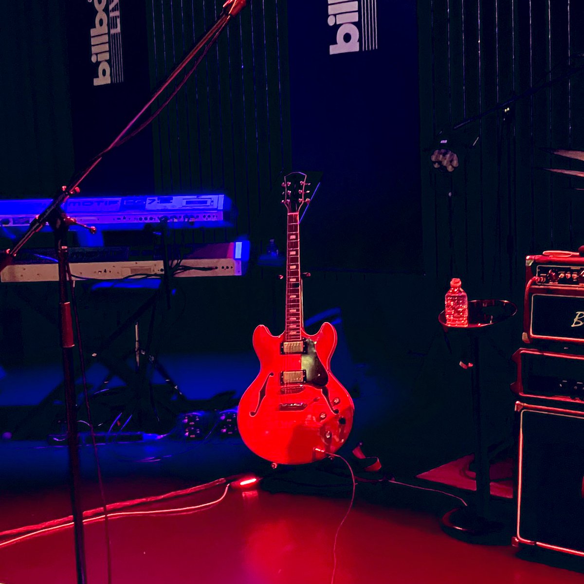 salami_rk's tweet photo. Danke für die schöne Nacht.
Wir sehen uns…
Herr.335
#LarryCarlton
#Fourplay
#101Eastbound
#BaliRun https://t.co/6sIYMpsPf5