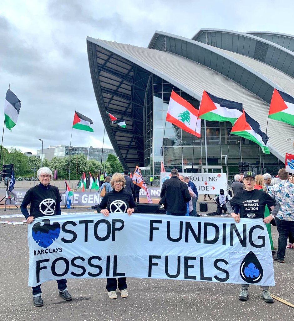 BARCLAYS AGM - DISRUPTED We're at Barclays AGM with @fossilfreeLDN @money_rebellion & @PSCupdates Why? To stop @Barclays funding big oil & bombs 2023 was marked as the hottest year ever recorded on Earth & the death toll of Palestinians in Gaza now reaches over 34,000 🧵👇