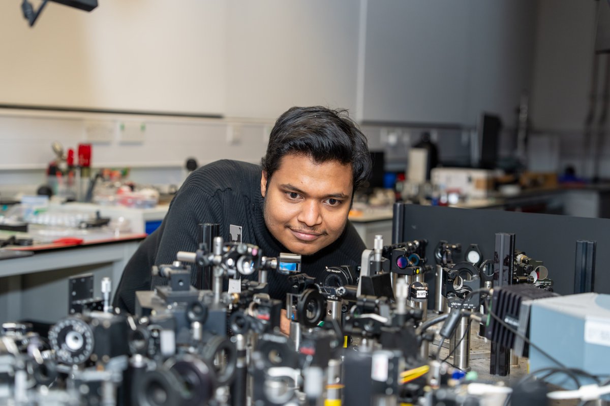 A molecule ‘recipe’ published in @Nature that challenges a fundamental law of physics, designed by St John’s and @DeptofPhysics PhD student @PratyushG_UCam, could transform three key technologies: joh.cam.ac.uk/new-recipe-lig… 📸Nordin Ćatić
