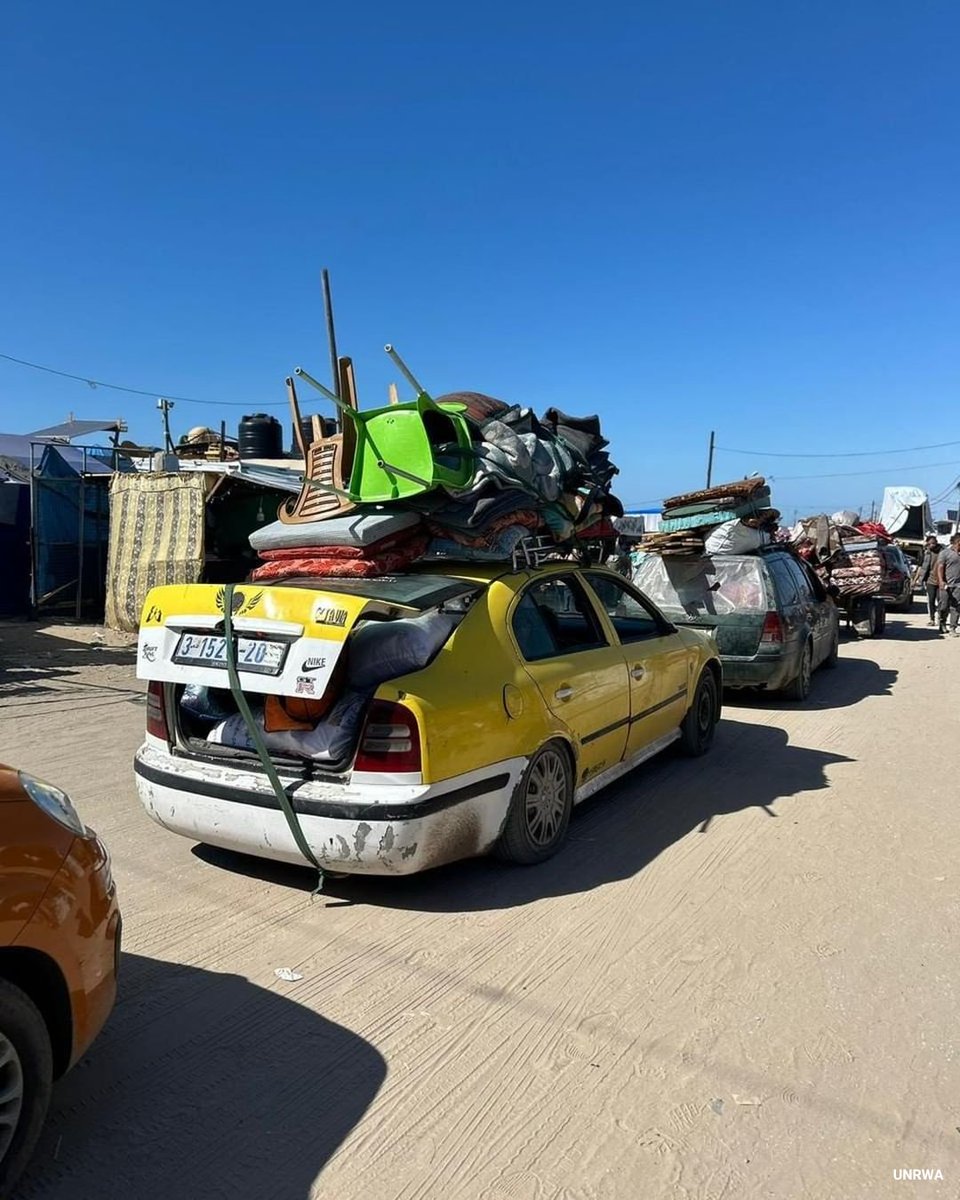 UN's tweet photo. Desperate families flee Rafah amid increasing hostilities. Many have been forcibly displaced multiple times.

Nowhere is safe in Gaza.

The international community has a shared responsibility to promote a humanitarian ceasefire, the release of all hostages &amp; the delivery of aid. https://t.co/X06orj4d2e