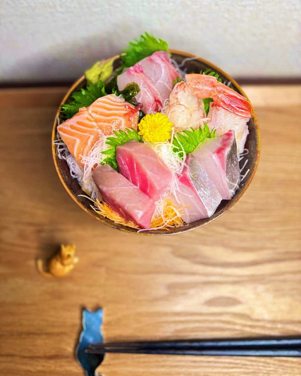 今日の晩ご飯🍚⸒⸒⸒⸒⸒🐈‍⬛.  ໋☪︎♪♪

📖海鮮丼🐟

#輪廻食堂