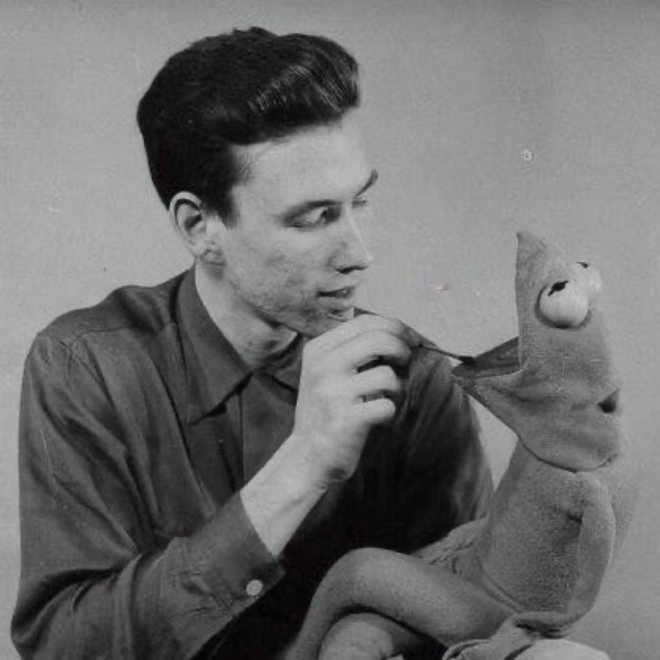 One day in March 1955, while taking care of his ailing grandfather, Jim Henson took his mother’s old turquoise coat, a ping pong ball, and created a puppet. From the simplest of materials, Kermit was born 💚