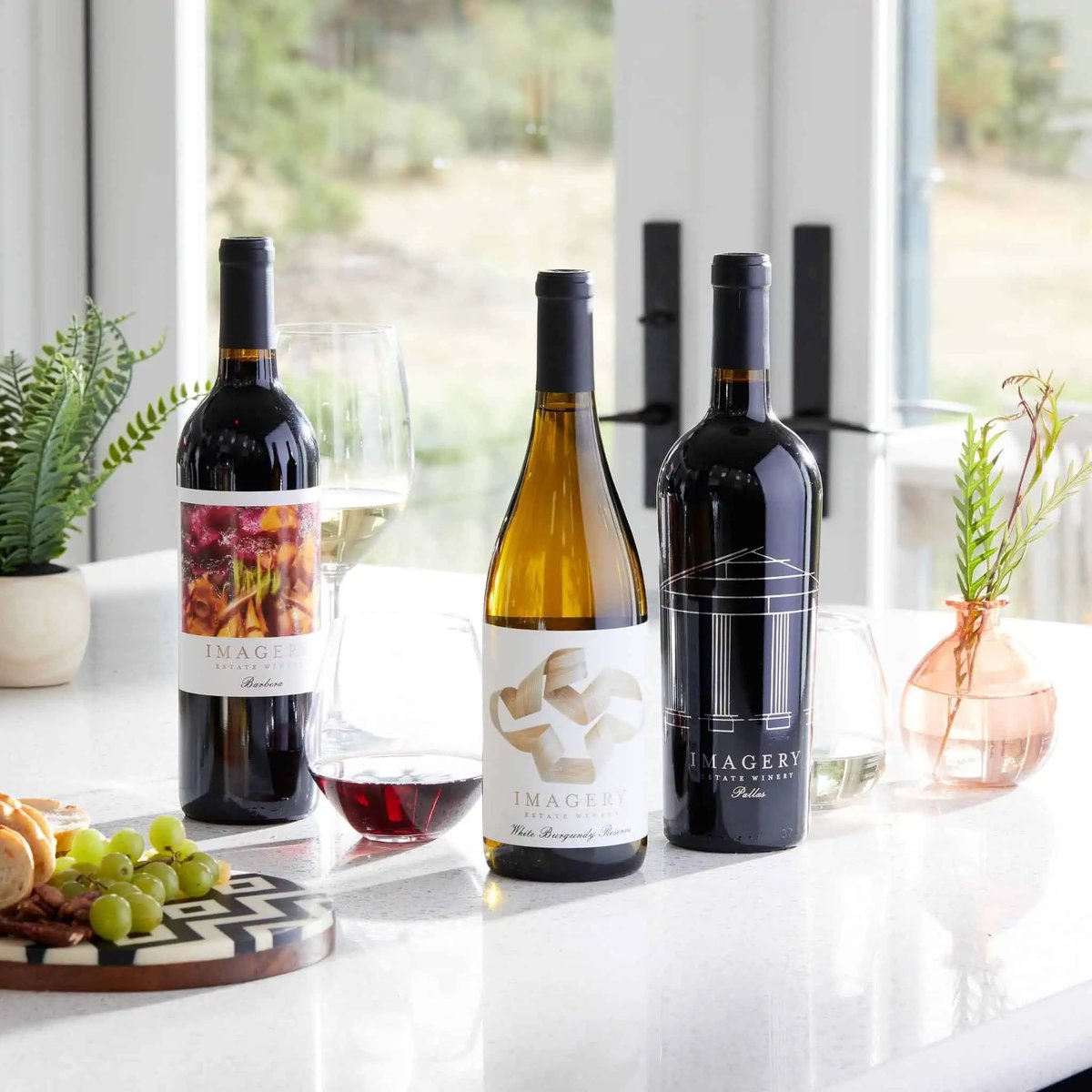 You love Mom a bunch, so serve her brunch and vino! Uncork these fresh wines for a spring fete! Full list link in bio. #wine #cheers #rosé #sparklers #roussanne #sauvignon blanc #italy #california #online #buy #uncorked #global #texashillcountry #holiday #Mom #spring #gifts