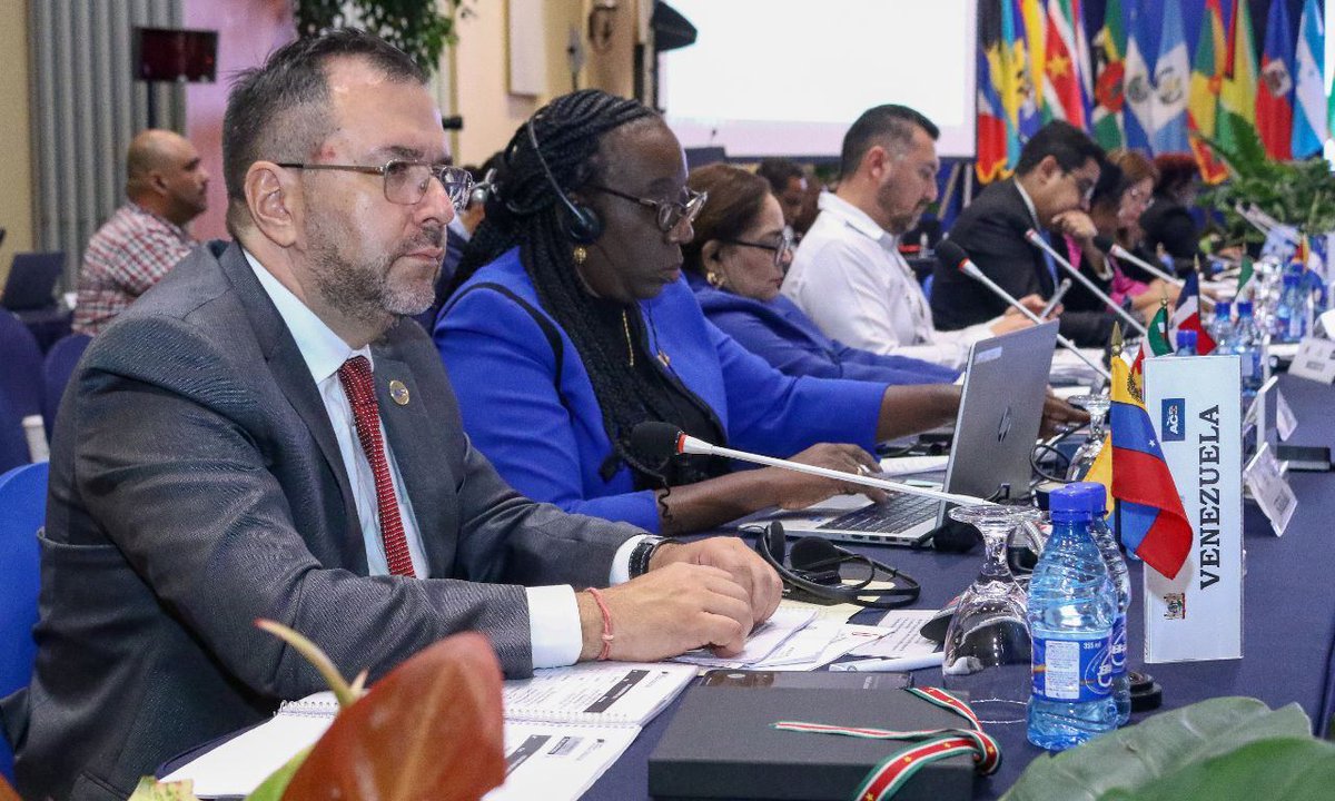 Yvan Gil (@yvangil) on Twitter photo Nos encontramos en Paramaribo, la capital de Suriname, participando en la XXIX Reunión Ordinaria del Consejo de Ministros de la Asociación de Estados del Caribe (<a href="/ACS_AEC/">Association of Caribbean States</a>). Durante este encuentro, discutiremos el papel de la AEC en asuntos regionales, así como el fortalecimiento Nos encontramos en Paramaribo, la capital de Suriname, participando en la XXIX Reunión Ordinaria del Consejo de Ministros de la Asociación de Estados del Caribe (<a href="/ACS_AEC/">Association of Caribbean States</a>). Durante este encuentro, discutiremos el papel de la AEC en asuntos regionales, así como el fortalecimiento