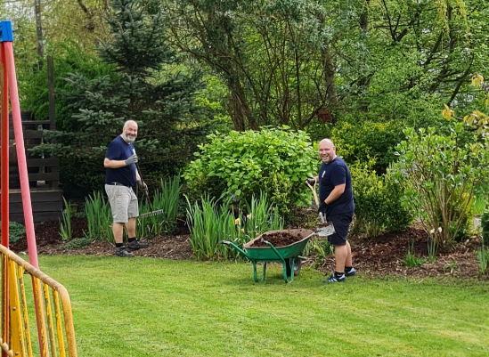 sabiogroup's tweet photo. Shoutout to our Sabio team in Glasgow dedicating their time to volunteer at Childrens Hospices Across Scotland (#CHAS)!

They helped maintain the hospice's garden, where families find solace and create precious memories together.

#SabioVolunteerDay #LifeatSabio @supportCHAS https://t.co/r6PGb5dIkR