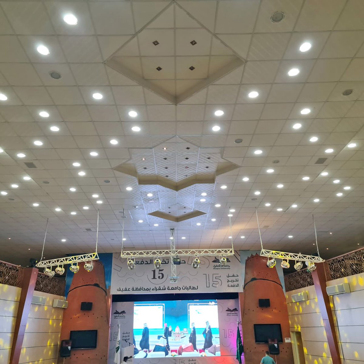 su_newspaper's tweet photo. تغطيات |

كلية إدارة الأعمال والأقسام العلمية بعفيف -شطر الطالبات- تقيم حفل تخريج الطالبات، ضمن احتفالات 
#جامعة_شقراء بـ
#تخريج_الدفعة15_بجامعة_شقراء
 
#صناع_المستقبل https://t.co/nZb5NMfnIQ