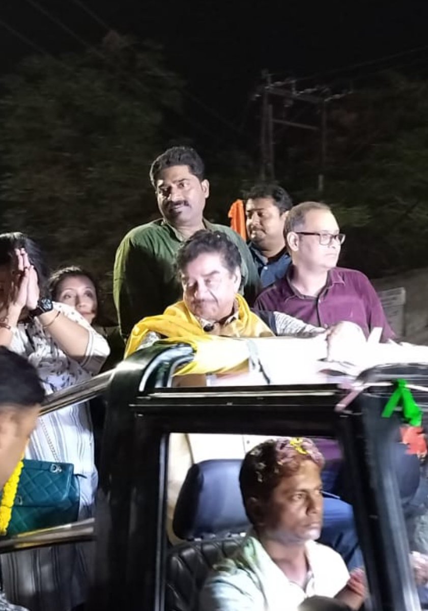Tremendously huge 'Road Show at Kulti saw a sea of people on the streets to bless us. Joining us were #UjjwalChatterjee #Chandan #Kanchan & other party members. A fruitful day! Joi Bangla! Jai Hind! @YashwantSinha @Prithvrj @MamataOfficial @AITCofficial @GhatakMoloy…