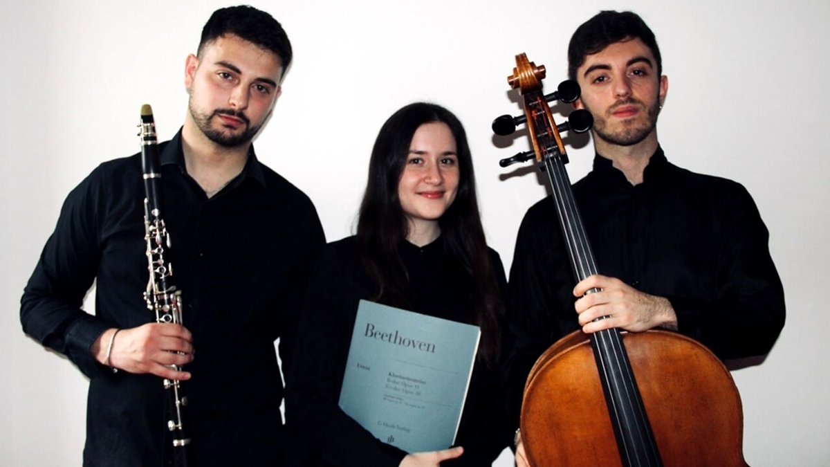 Trio Daphne in Gioia e poesia: concerto clarinetto, violoncello e pianoforte dlvr.it/T6fGd7