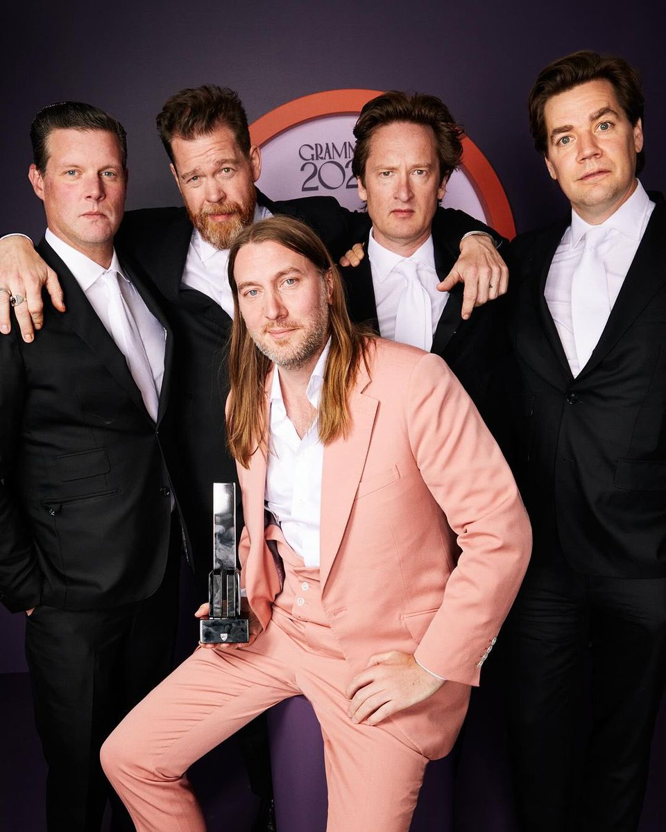 Winners! Countdown to Shutdown won a Swedish Grammis last night for Music Video of the year. Congratulations to director Erik Kockum, actor extraordinaire Magnus Krepper, stock broker Hives & the rest of the talented & gifted team. Go rewatch it right now. @fessus @SNASKsthlm