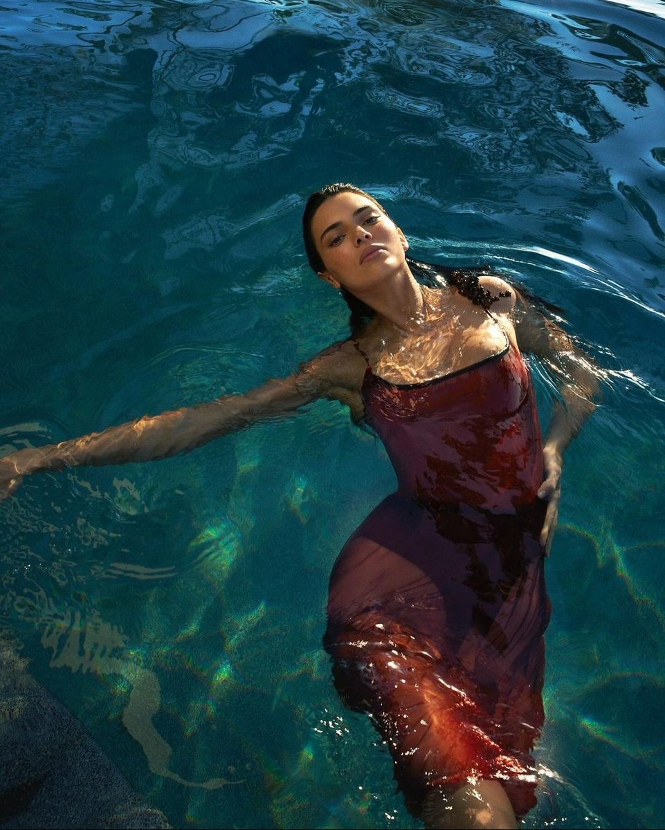 KennyJenner01's tweet photo. Kendall Jenner x Vogue https://t.co/pwe9yMbC7S