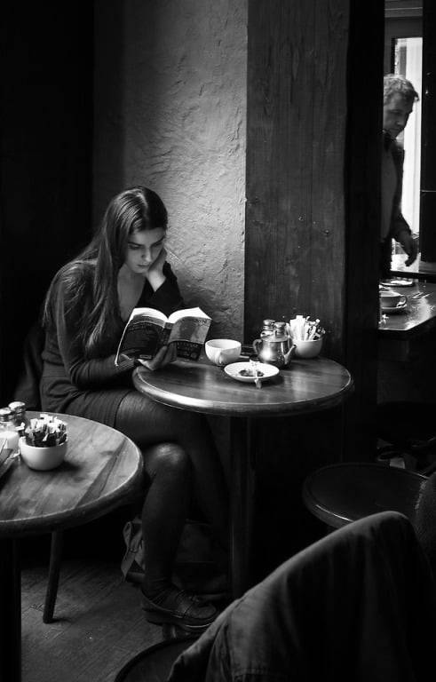 'Tesir etmeyen, iz bırakmayan okumak neye yarar? İnsan kendisine ilave etmek için okur, unutayım diye değil.' — Ahmet Hamdi Tanpınar 📚Yeşim Dinçer / Ecinniler'in Gölgesinde / @YordamKitap / 2009 📷by Dieter Krehbiel #photography