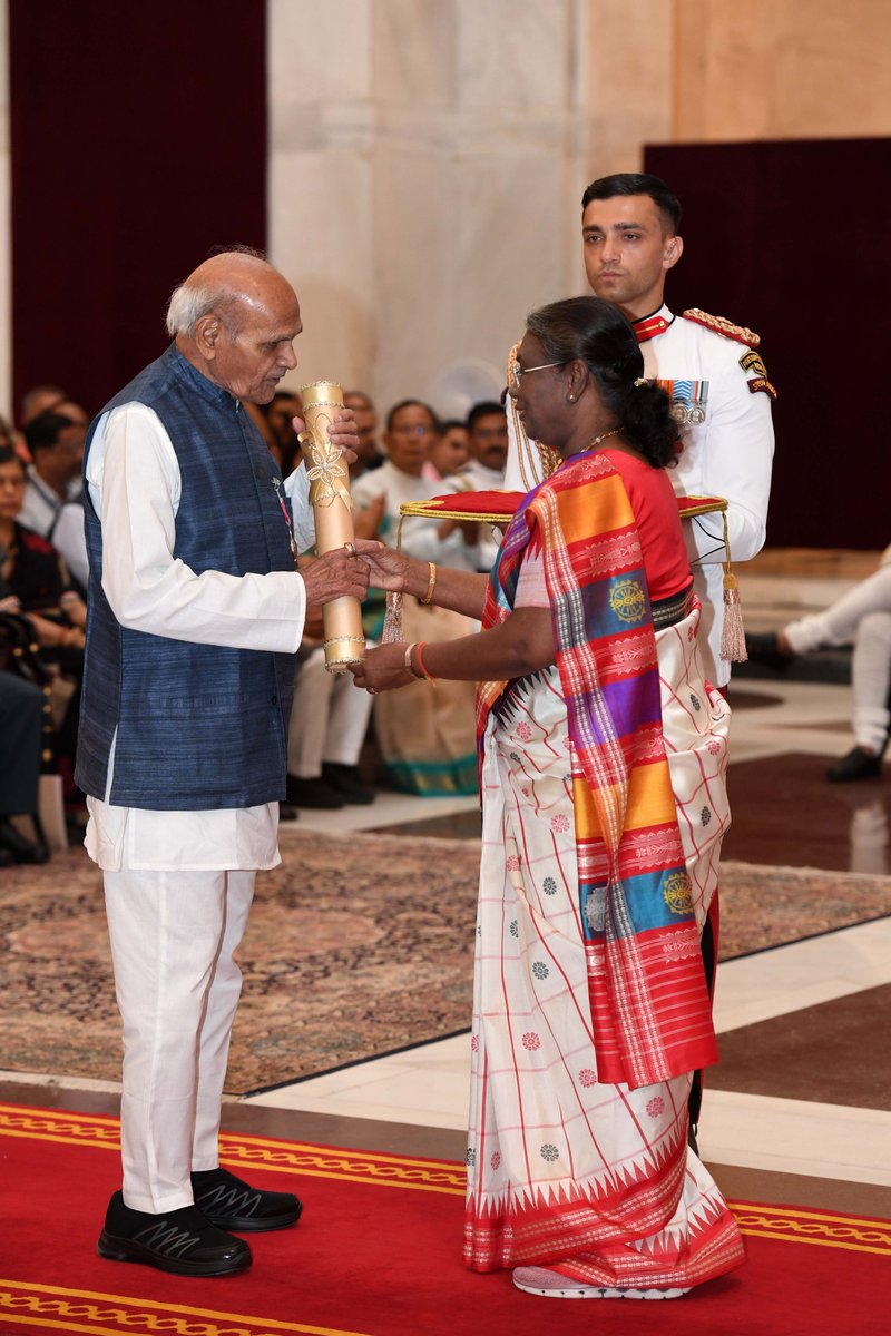 President Droupadi Murmu presents Padma Shri in the field of Literature & Education to Prof. (Dr.) Rajaram Jain. He is an indologist, epigraphist and writer. He is also a versatile literary scholar. Prof. (Dr.) Jain has dedicated over six decades of his life to restoration,
