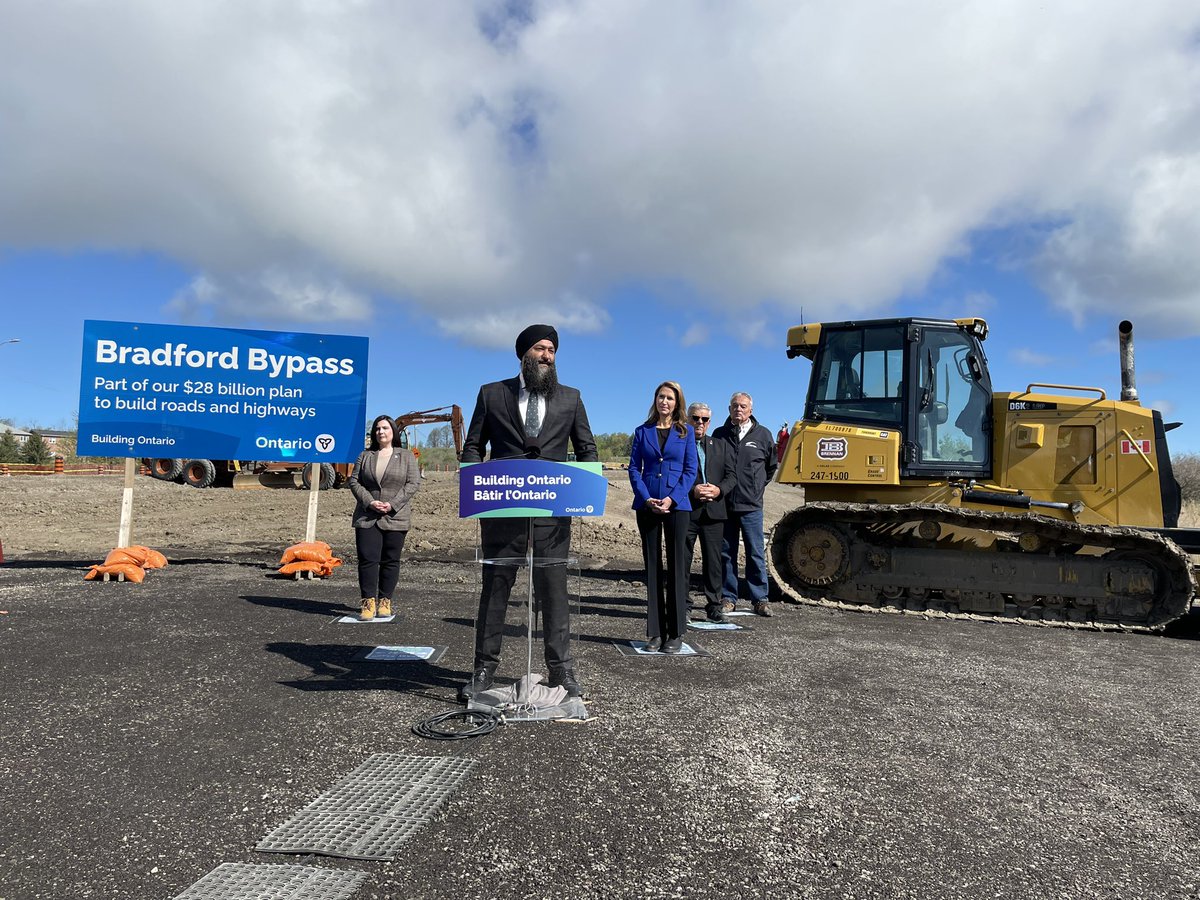 A historic day for the Bradford Bypass! 🛣️   Our government has awarded a contract for the design of the western section connecting York Region to Simcoe County.   Construction of a new bridge at Simcoe Road 4 and widening of County Road 4 are already underway 🚧