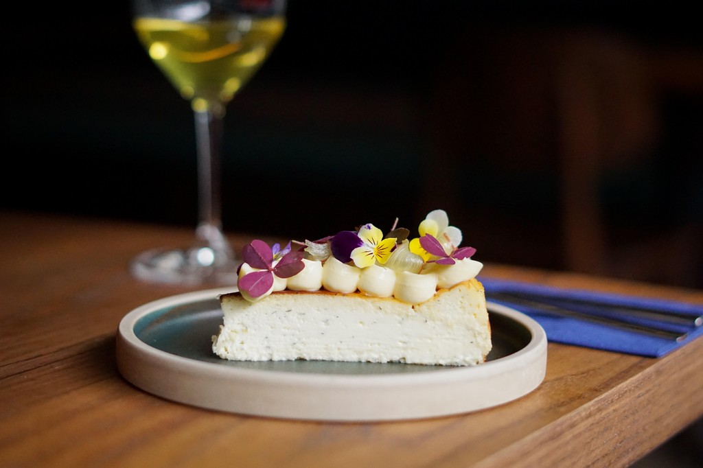 Have you tried our new dessert? Woodruff Cheesecake with zesty Lime Curd and tangy Rhubarb!

We’re open from 5pm today

📷 @gsattila

#DarogWineBar #WineBar #Galway #GalwaysWestend #WildAtlanticWay #GalwayFood #thisisGalway