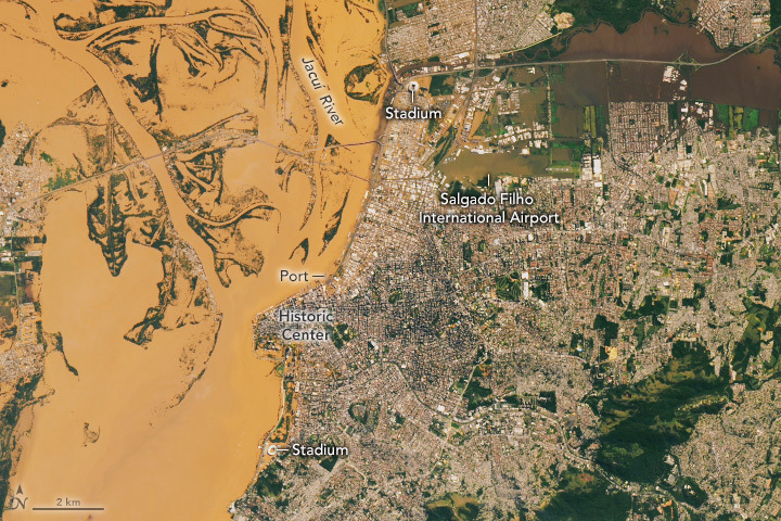 Destructive flooding in Brazil ⤵️

Strong storms brought torrential rain to Rio Grande do Sul. In some areas, more than 300 millimeters (12 inches) of rain fell in less than a week. #Landsat captured Porto Alegre’s flooded downtown area on May 8. go.nasa.gov/4alOu9y