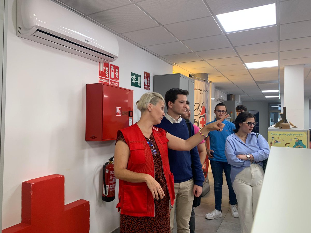 Hoy, la federación de estudiantes ha visitado las instalaciones de Cruz Roja Región de Murcia.

Hemos podido expresar nuestro total apoyo y reconocimiento a la labor solidaria de <a href="/CRE_Juventud/">Cruz Roja Juventud</a> 

Gracias por abrirnos las puertas de vuestra casa. Estamos a vuestra disposición.