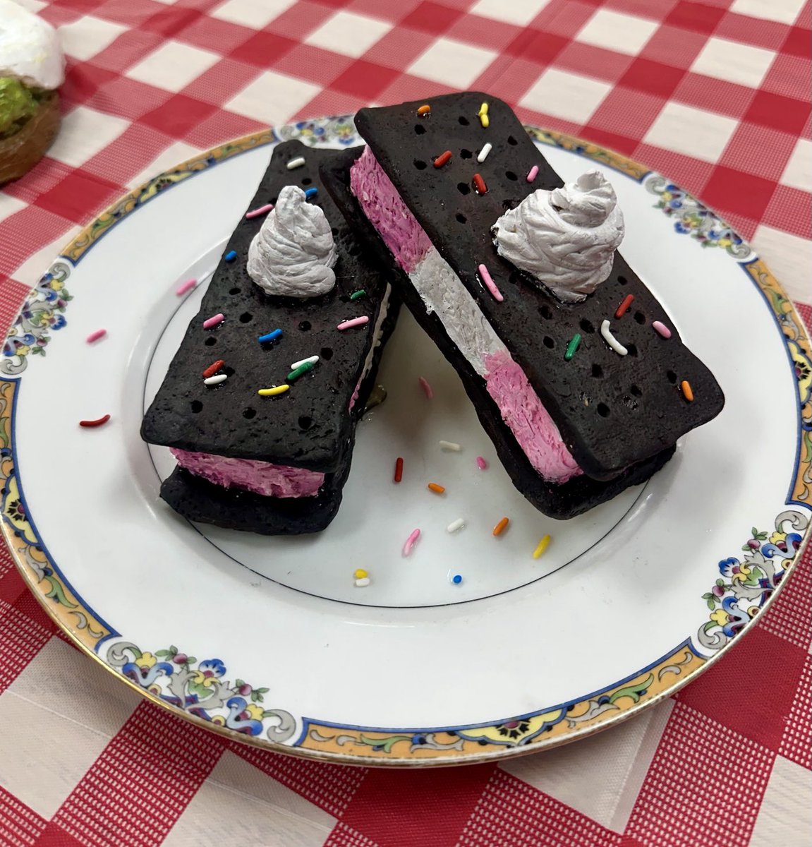 LauraToth8's tweet image. 